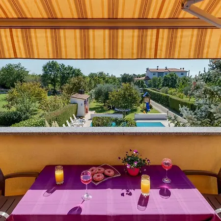 Livia: Family-friendly Retreat With Pool And Playground * Liznjan