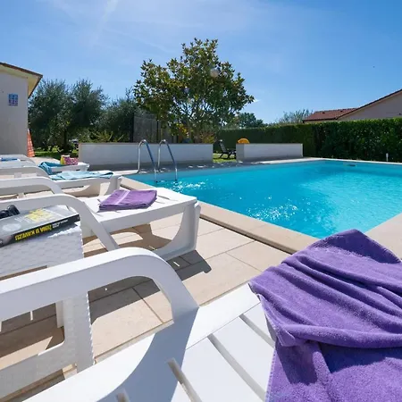 Apartment Livia: Family-friendly Retreat With Pool And Playground *