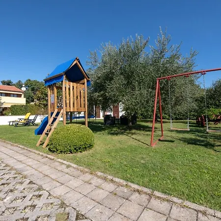 Livia: Family-friendly Retreat With Pool And Playground *