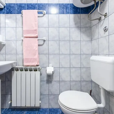 Livia: Family-friendly Retreat With Pool And Playground Apartment *