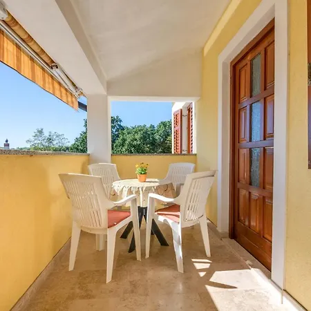 Livia: Family-friendly Retreat With Pool And Playground Apartment *