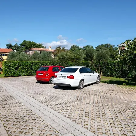 Livia: Family-friendly Retreat With Pool And Playground