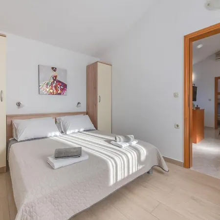 Apartment Livia: Family-friendly Retreat With Pool And Playground *