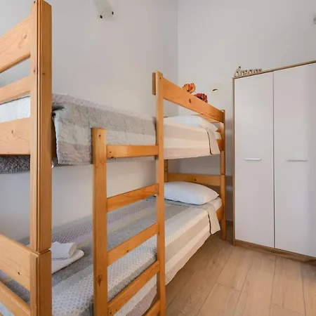 Livia: Family-friendly Retreat With Pool And Playground