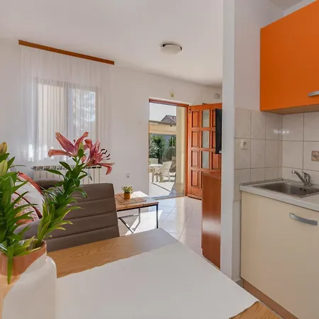 Apartment Livia: Family-friendly Retreat With Pool And Playground
