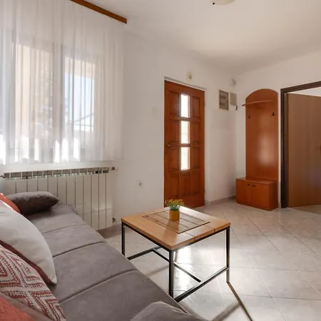 Apartment Livia: Family-friendly Retreat With Pool And Playground *