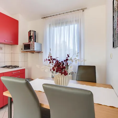 Apartment Livia: Family-friendly Retreat With Pool And Playground *