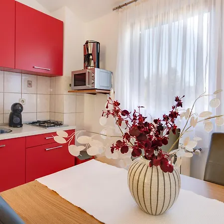 Apartment Livia: Family-friendly Retreat With Pool And Playground